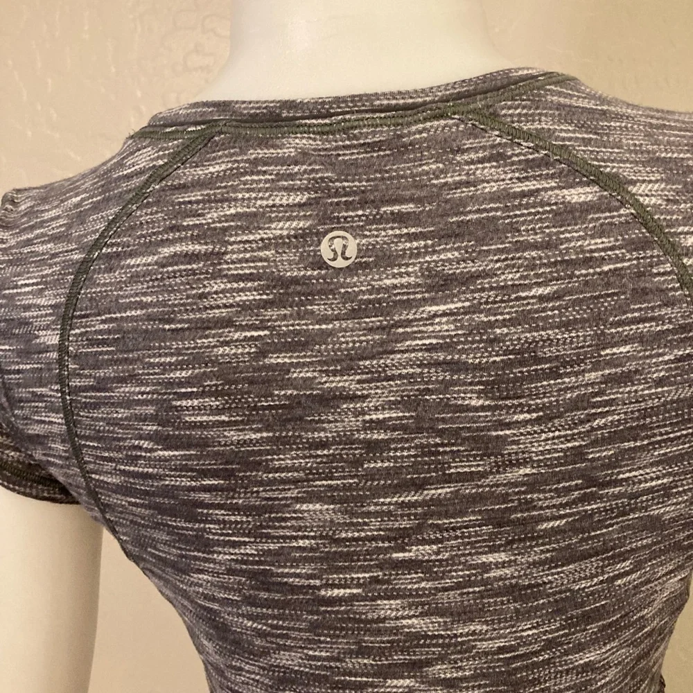 Lululemon Another Mile Short Sleeve Shirt Size 4